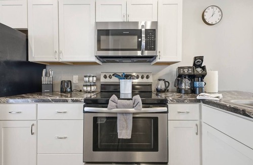 St. Joseph Apartment | Sun Valley Courtyard | No Steps