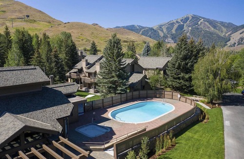 Sun Valley House | Sun Valley Resort amenities! End-Unit Townhome