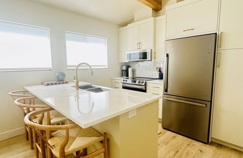 Coeur d'Alene House | Sun-Washed Modern Guest House in Downtown Coeur d'Alene