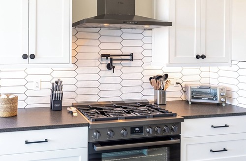 Washington House | SunChaser 2 Bed 2 bath Dog Friendly Private Home, Hot Tub, EV Charger