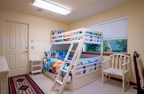 Twin Creeks House | Sunflower Lane - 4BD Sun Valley Retreat + Resort Amenities