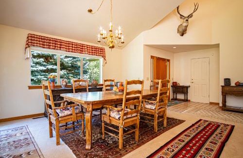 Twin Creeks House | Sunflower Lane - 4BD Sun Valley Retreat + Resort Amenities
