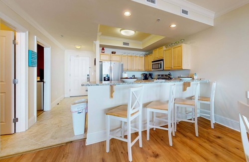 Dauphin Island Condo | Sunlit beach condo with pool, hot tub, & amazing view - steps to the sand