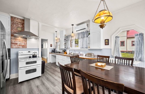Garden District House | Sunny and Bright Downtown Gem