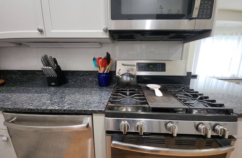 Sequim House | Sunny Farm Stay Horses & Chickens On the ODT