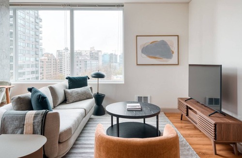 First Hill Apartment | Sunny First Hill 2BR w/ Gym, W/D & BBQ, near Seattle U, by Blueground