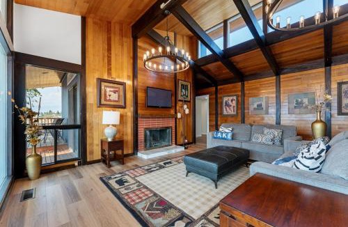 Chelan Villa | Sunny Retreat-Lake views,HotTub,BBQ,firepit,EV