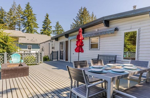 Freeland House | Sunny Side Island Retreat by AvantStay