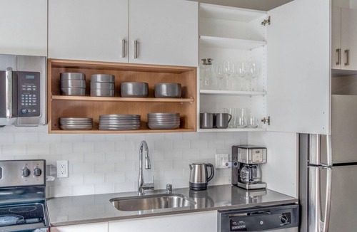 Cascade Apartment | Sunny South Lake Union Studio, Space Needle views, nr Bars, by Blueground