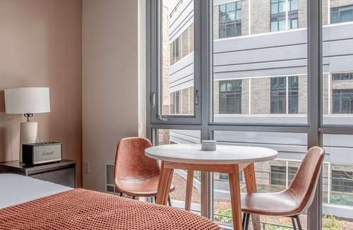 Cascade Apartment | Sunny South Lake Union Studio, Space Needle views, nr Bars, by Blueground