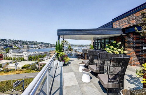 Cascade Apartment | Sunny South Lake Union Studio, Space Needle views, nr Bars, by Blueground