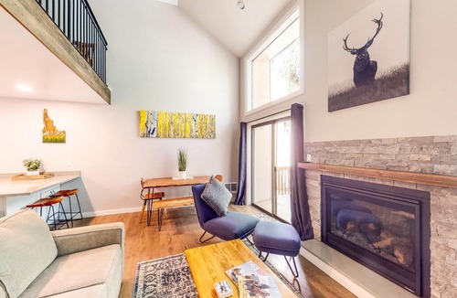 Elkhorn Village House | Sunny Springs