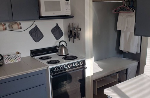 West Central Apartment | Sunny Studio - 30 nt min