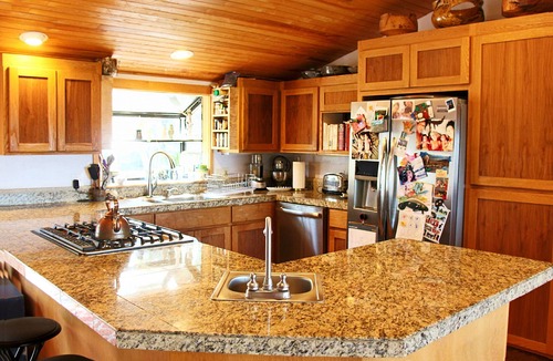 Talent Villa | Sunny Villa with Hot Tub & Amazing Views of the Rogue Valley