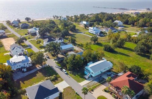 Waveland House | Sunny Waveland Home Rental w/Pool: Walk to Beach!