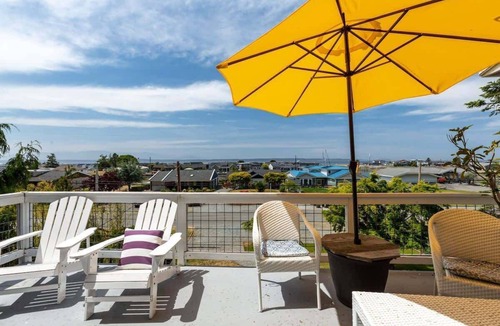 Lagoon Point House | Sunny Whidbey Beach House with view of Puget Sound