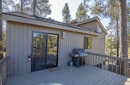 Sunriver House | Sunriver Beauty Has Space, Hot Tub, Bikes, SHARC Passes and More!