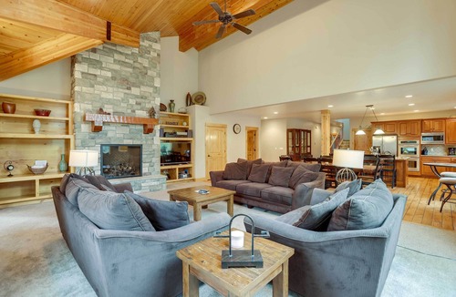 Sunriver House | Sunriver Group Getaway: Explore Deschutes Forest!