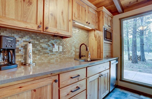 Overlook Park House | Sunriver Modern Lodge – Hot Tub & Bikes Included