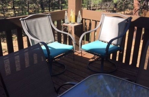 Overlook Park House | SUNRIVER MOUNTAIN CABIN with private hot tub, FP, Bikes, Walk to SHARC, Pets
