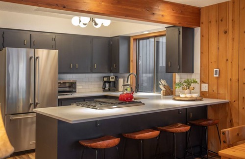 Sunriver Cabin | Sunriver Nostalgia - Walk to Sunriver Village, SHARC passes, HOT TUB