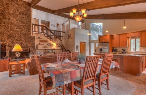 Sunriver House | Sunriver Resort Home-A/C, 8 SHARC Passes-Pool Table-Fairway View-Sleeps 12