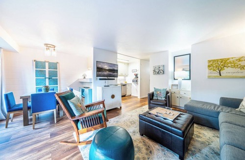 Sunriver Condo | Sunriver Village Escape 2bd Condo - SHARC passes