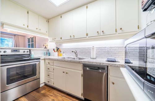 Sunriver Condo | Sunriver Village Escape 2bd Condo - SHARC passes