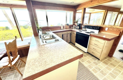 Eastsound House | Sunset Hideaway - Oceanfront Bliss Minutes to Town