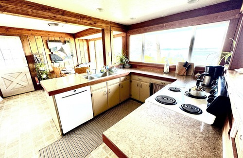 Eastsound House | Sunset Hideaway - Oceanfront Bliss Minutes to Town