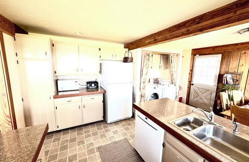 Eastsound House | Sunset Hideaway - Oceanfront Bliss Minutes to Town