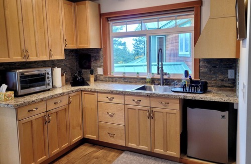 Winthrop Apartment | Sunset Loft-Dog friendly Studio Apt for Extended Stays in the Methow Valley