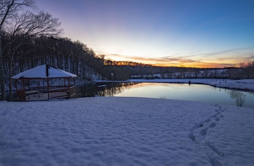 Springfield House | Sunsets & Hot Tub-Epic Lodge 35-min from Nashville
