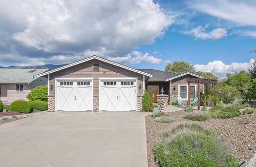 Wapato Point House | Sunshine House at Wapato Point Lake Chelan 5 minute walk to downtown Manson!