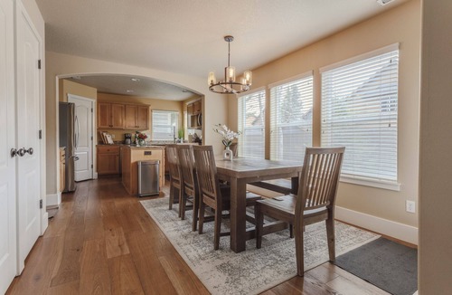 Old Farm District House | Sunshine Retreat-Hot Tub,Massage Chair,Espresso&EV