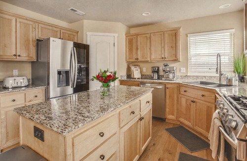 Old Farm District House | Sunshine Retreat-Hot Tub,Massage Chair,Espresso&EV
