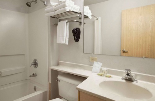 Ferndale Hotel | Super 8 by Wyndham Bellingham Airport/Ferndale
