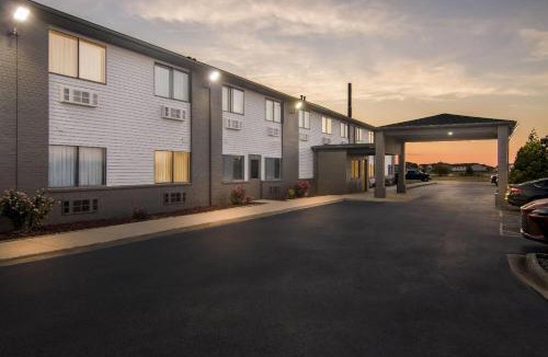 Bourbonnais Hotel | Super 8 by Wyndham Bourbonnais/Kankakee Area
