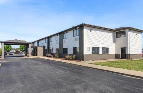 Bourbonnais Hotel | Super 8 by Wyndham Bourbonnais/Kankakee Area