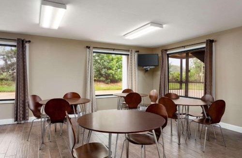 Brookhaven Hotel | Super 8 by Wyndham Brookhaven