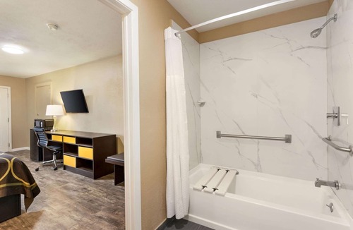 Brookhaven Hotel | Super 8 by Wyndham Brookhaven