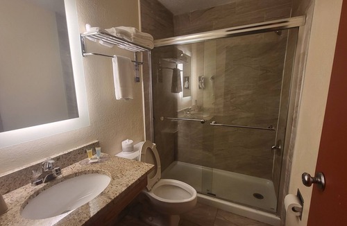 Canton Hotel | Super 8 by Wyndham Canton/Livonia Area