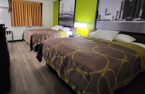 Canton Hotel | Super 8 by Wyndham Canton/Livonia Area