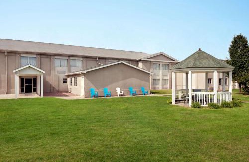 Berwick Hotel | Super 8 by Wyndham Des Moines