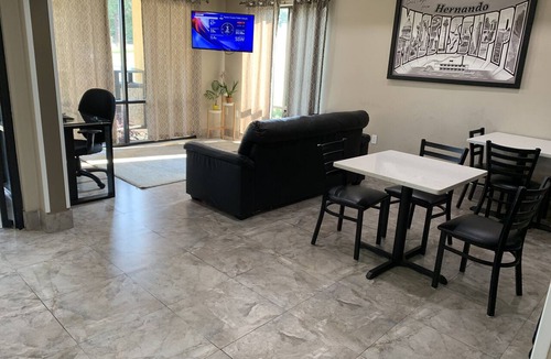 Hernando Hotel | Super 8 by Wyndham Hernando