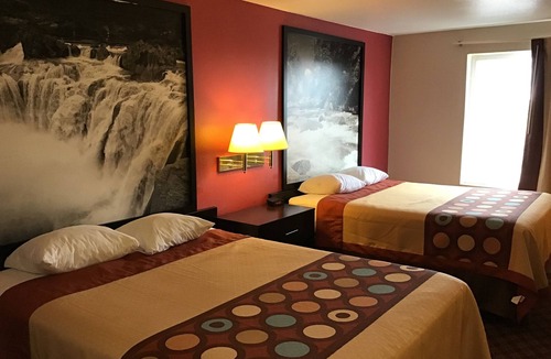 Heyburn Hotel | Super 8 by Wyndham Heyburn/Burley Area
