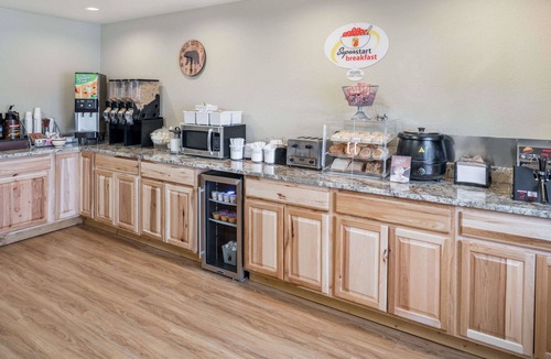 Kalispell Hotel | Super 8 by Wyndham Kalispell Glacier National Park