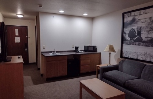 Monroe Hotel | Super 8 by Wyndham Monroe WI