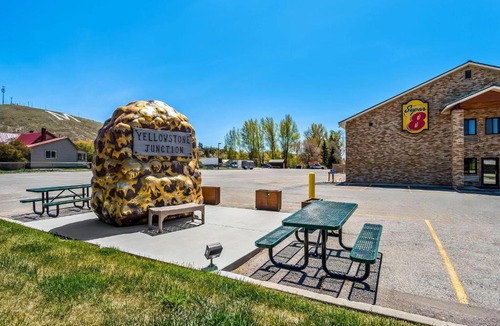 Montpelier Hotel | Super 8 by Wyndham Montpelier - Bear Lake