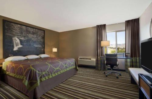 Pocatello Hotel | Super 8 by Wyndham Pocatello